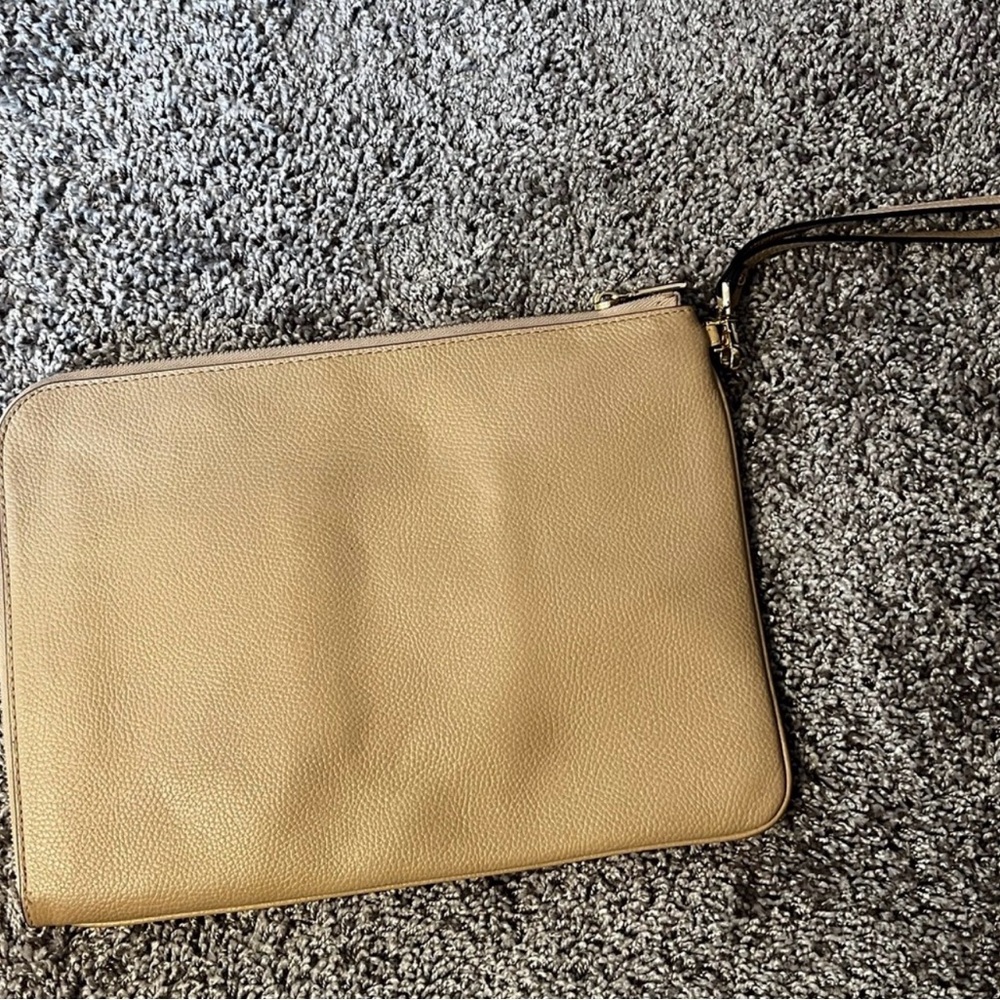Michael Kors Pebbled Leather iPad Tablet Sleeve - Picture 2 of 9